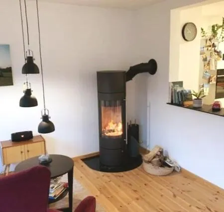 Light-flooded By The Sea With Fireplace Feriehus